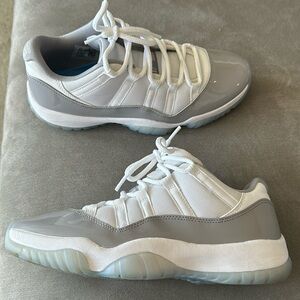 Jordan 11 Retro Low Cement Grey